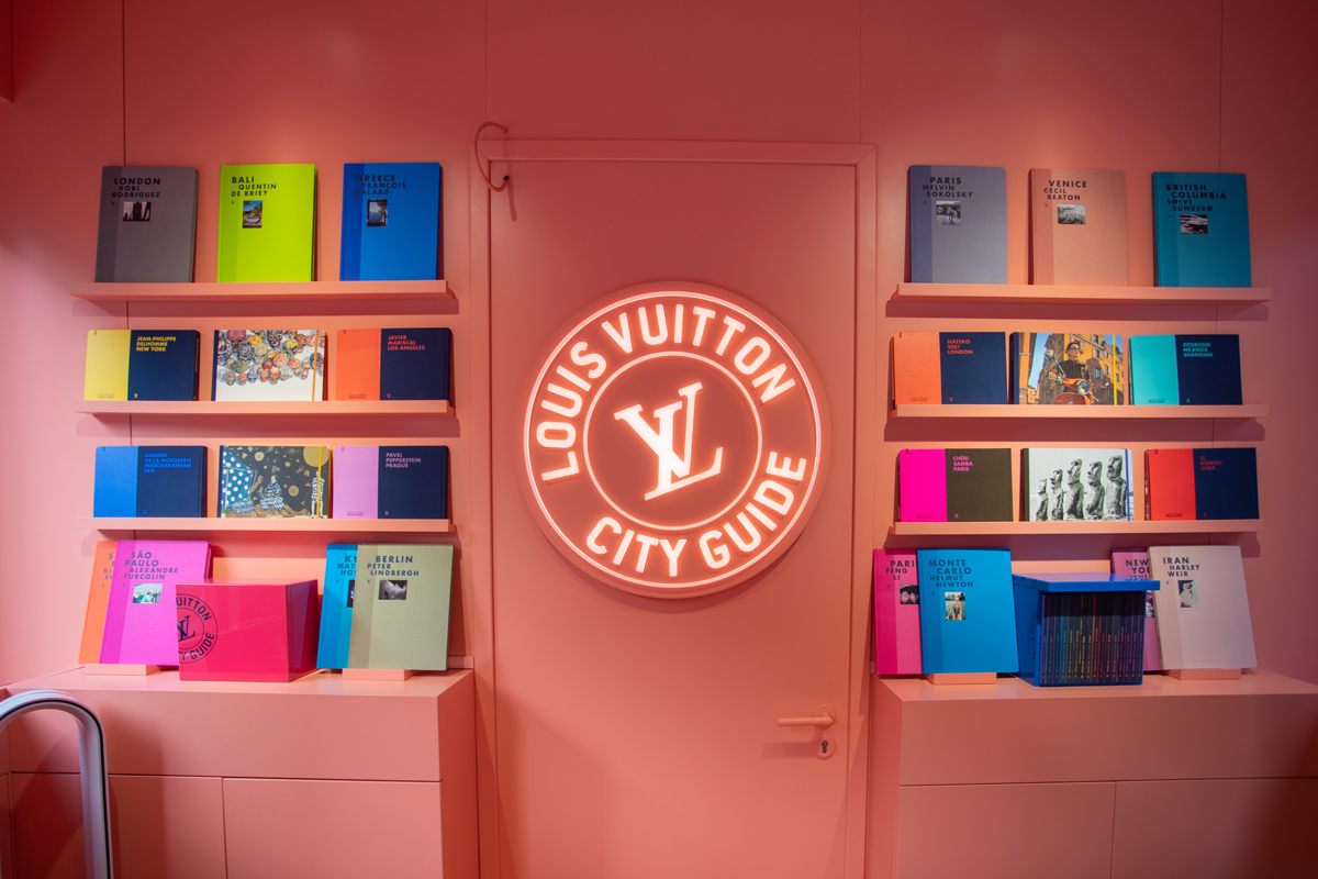 Louis Vuitton City Guide Pop-Up Kiosk, Gate Village DIFC Dubai 💗 Louis  Vuitton hosted a Parisian-inspired kiosk to celebrate the launch…